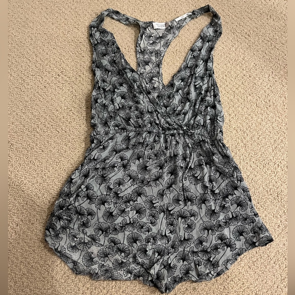 URBAN OUTFITTERS ROMPER